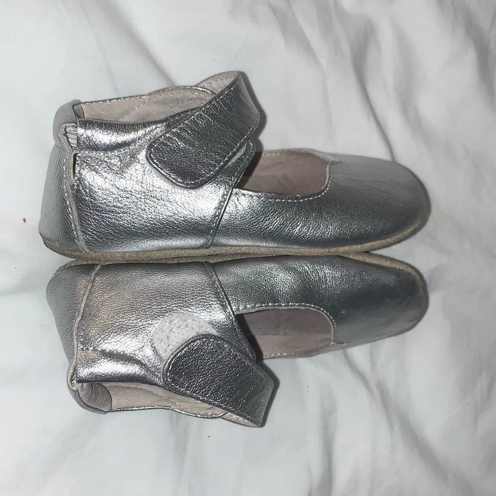 LIVIE & LUCA SILVER LEATHER  Mary Jane ballet shoes baby girl size 18-24 months